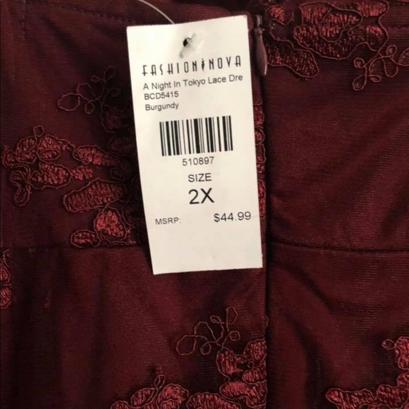 Long burgundy dress with slit done the leg - Picture 3 of 3